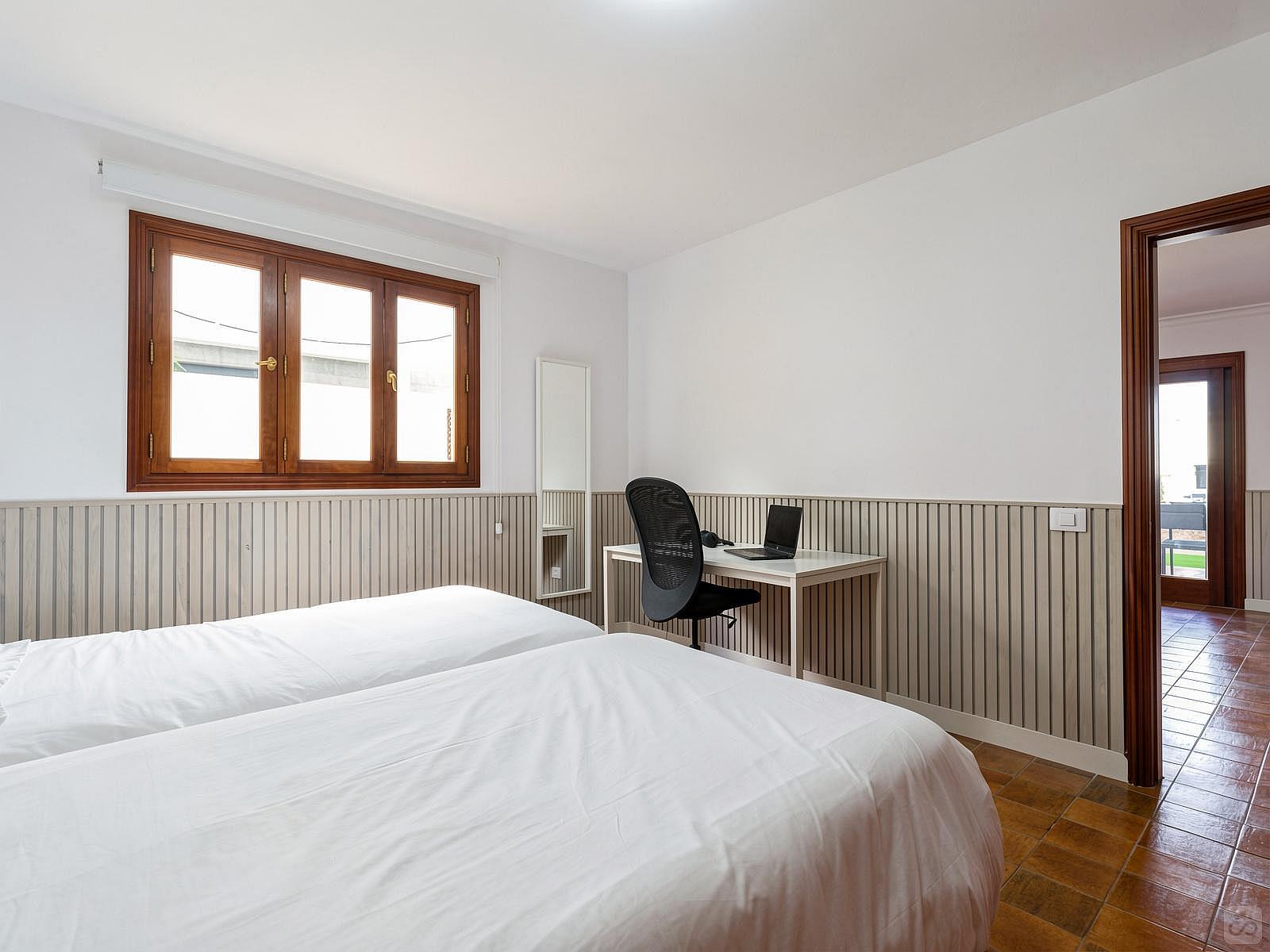 Room (H) Double Bed( 150cm X 200cm) - 35
