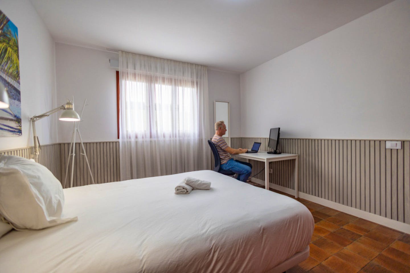 Room (H) Double Bed( 150cm X 200cm) - 4