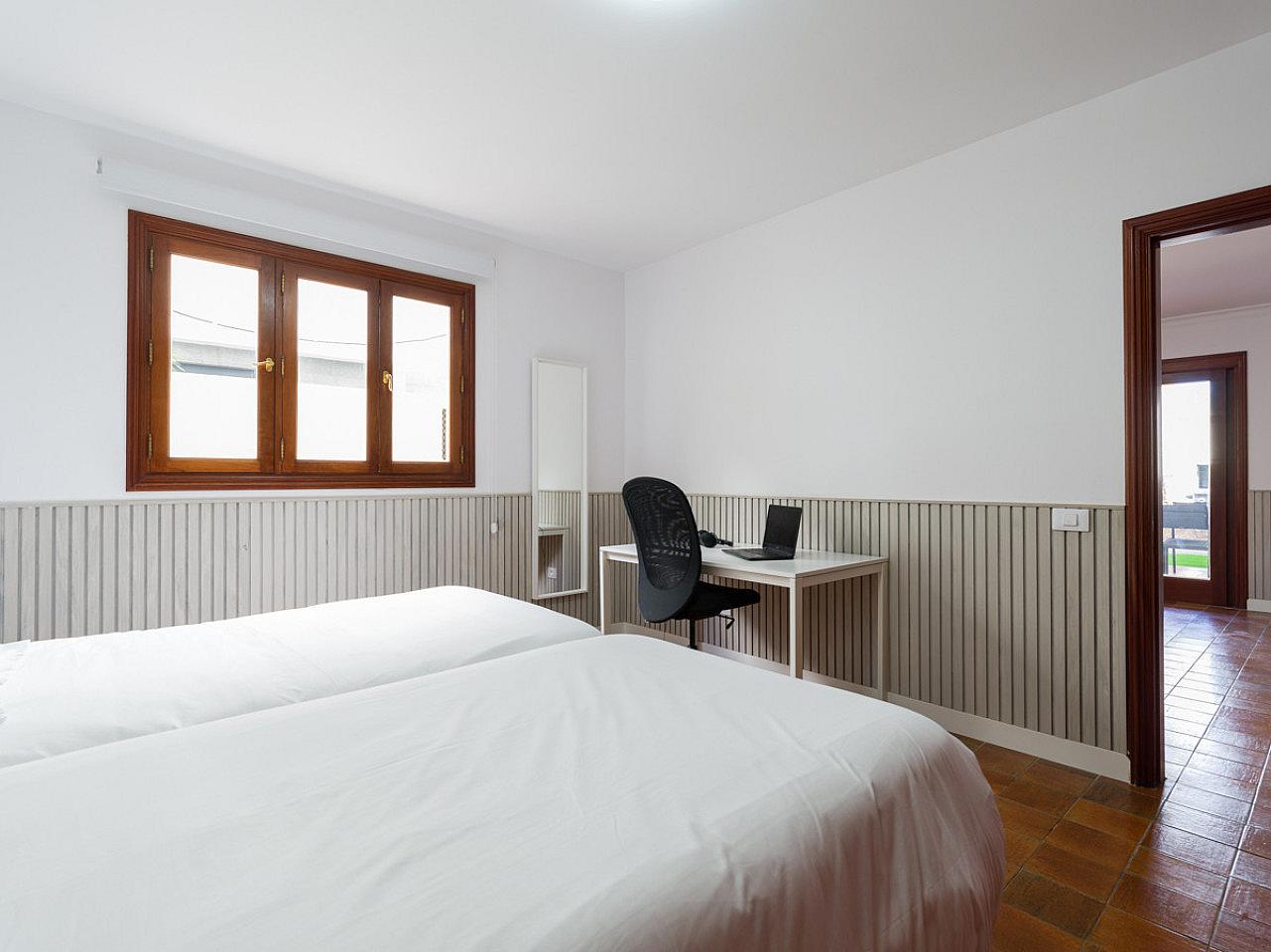 Room (H) Double Bed( 150cm X 200cm) - 27