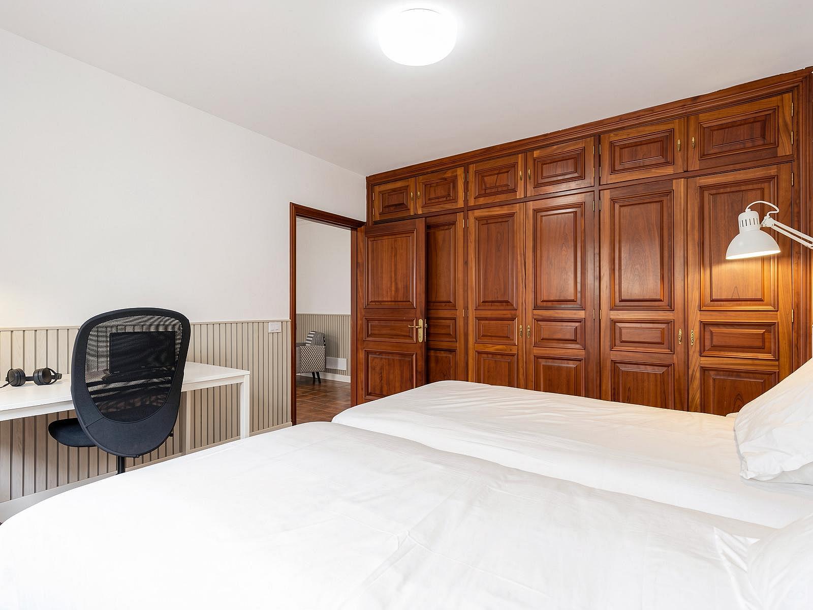 Room (H) Double Bed( 150cm X 200cm) - 34