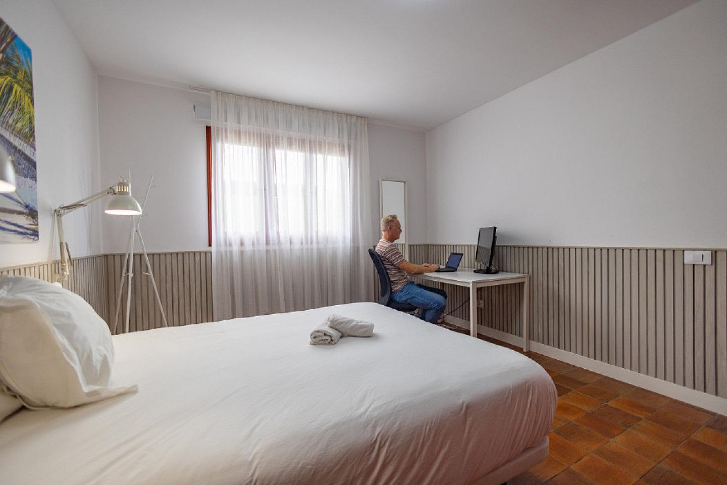 Room (H) Double Bed( 150cm X 200cm) - 28