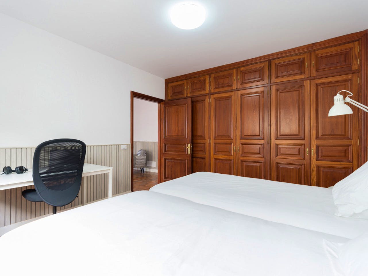 Room (H) Double Bed( 150cm X 200cm) - 2