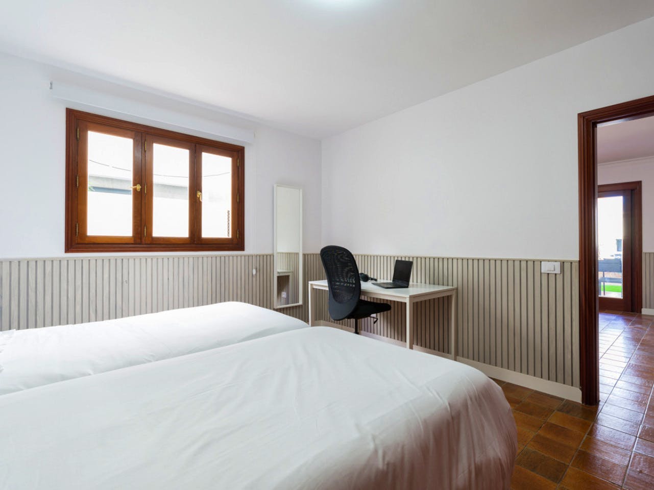 Room (H) Double Bed( 150cm X 200cm) - 3