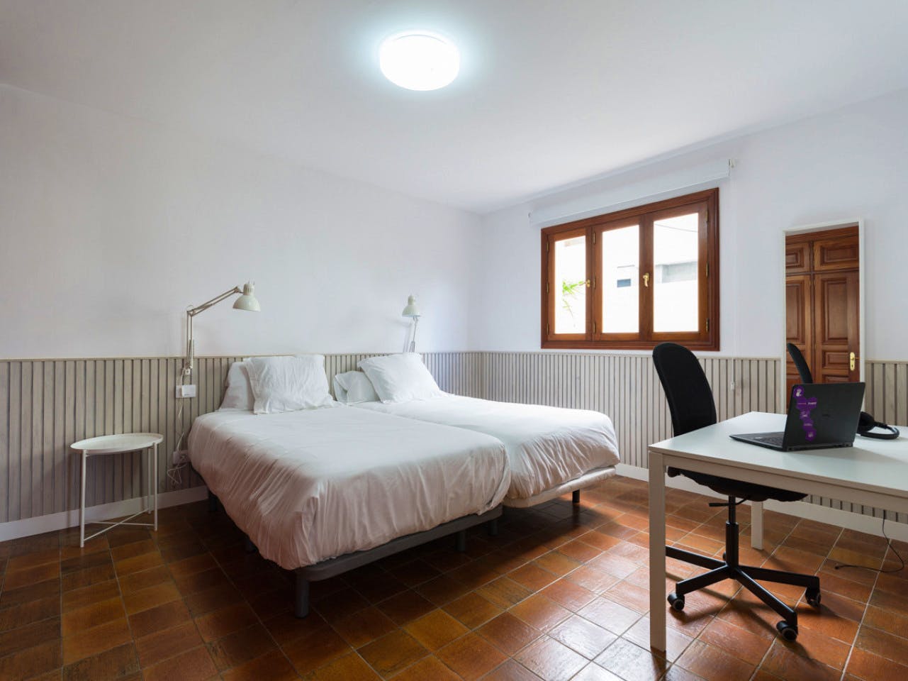 Room (H) Double Bed( 150cm X 200cm) - 1