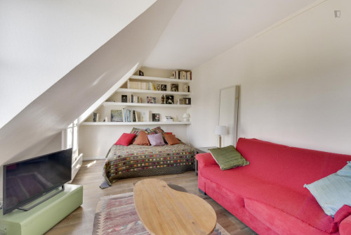 Wonderful studio with balcony, République