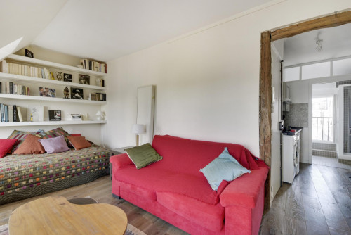 Wonderful studio with balcony, République