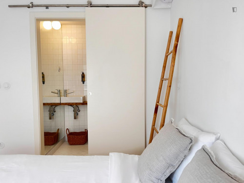 Double bedroom, with private bathroom