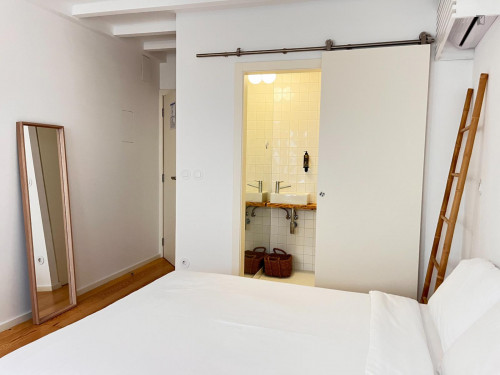 Double bedroom, with private bathroom and balcony - Gallery - 7