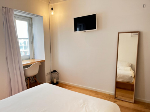 Double bedroom, with private bathroom and balcony - Gallery - 8
