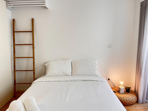 Double bedroom, with private bathroom and balcony - Gallery - 5