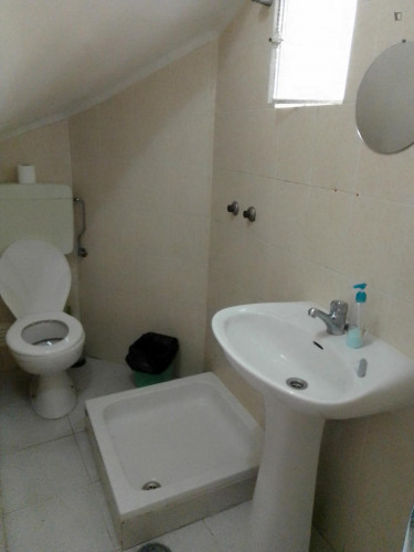 Single bedroom in 10-bedroom apartment - Gallery - 3
