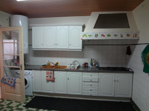Single bedroom in 10-bedroom apartment - Gallery - 21