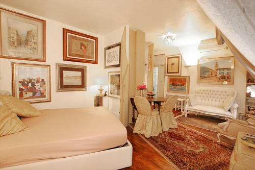 Posh studio flat near Rambuteau metro station