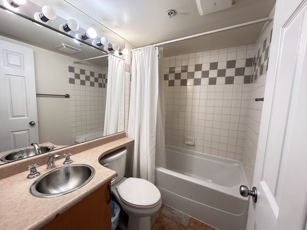  Submaster Bedroom - Shared Bathroom  -  Vle Ltd 63 Keefer Place  - Gallery -  2