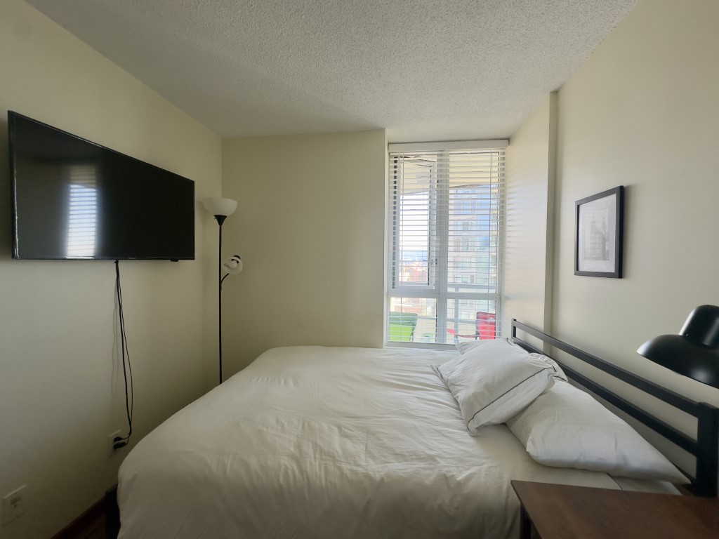  Submaster Bedroom - Shared Bathroom  -  Vle Ltd 63 Keefer Place  - Gallery -  6