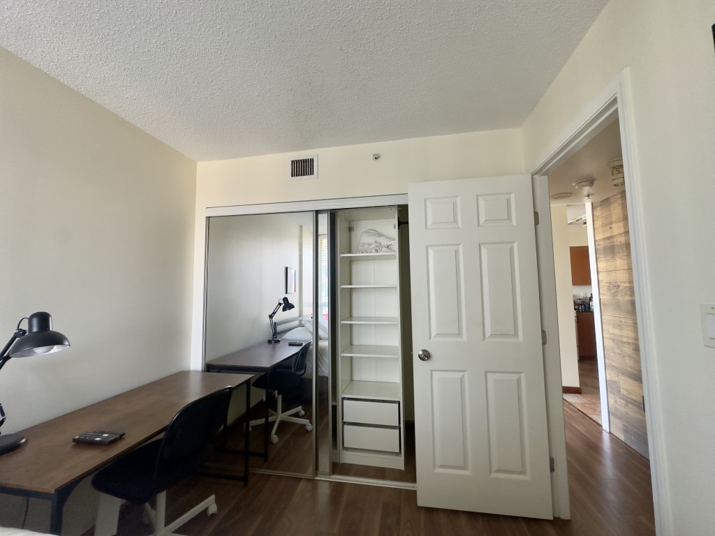  Submaster Bedroom - Shared Bathroom  -  Vle Ltd 63 Keefer Place  - Gallery -  9