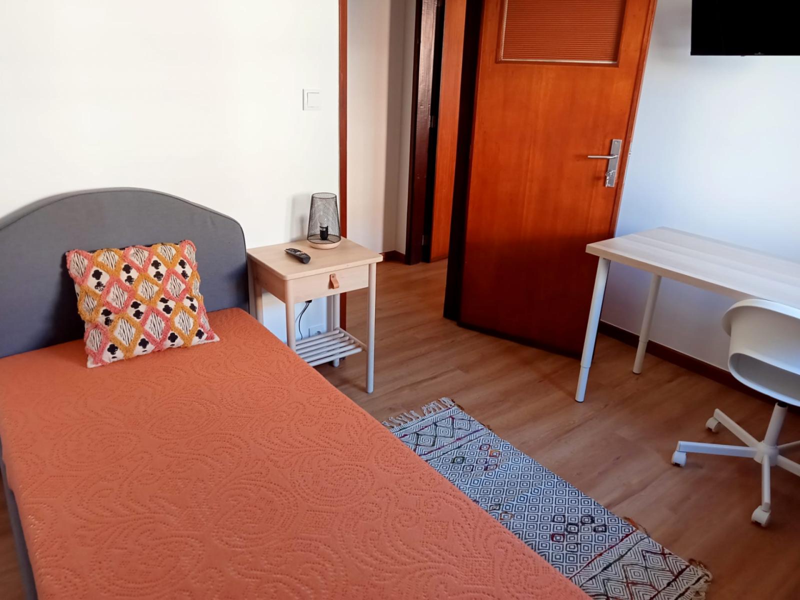 Beautiful Single Bedroom Close To Coimbra Stadium - 1
