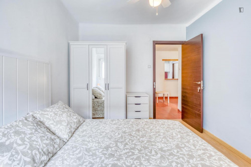 Homely double bedroom in Valencia next to Hospital Doctor Peset