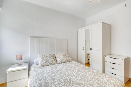 Homely double bedroom in Valencia next to Hospital Doctor Peset