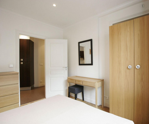 Tasteful 2-bedroom apartment in the exciting heart of Paris - Gallery - 16