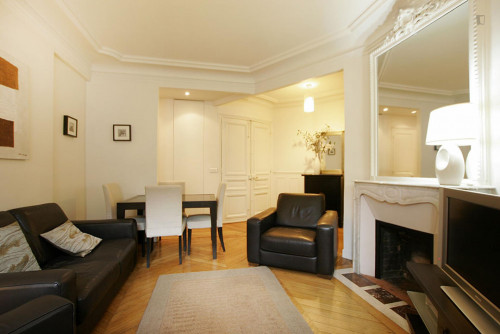Tasteful 2-bedroom apartment in the exciting heart of Paris - Gallery - 5