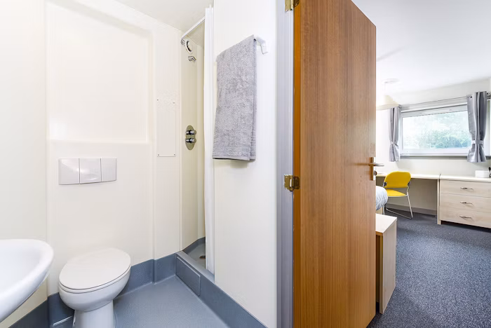 En-Suite Silver - 3