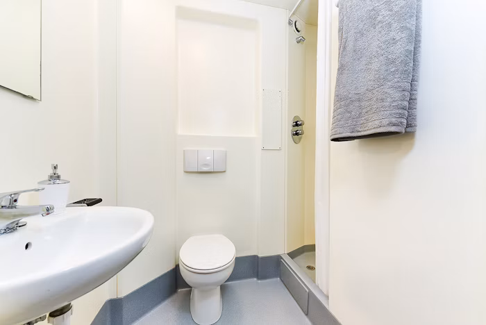 En-Suite Gold - 6