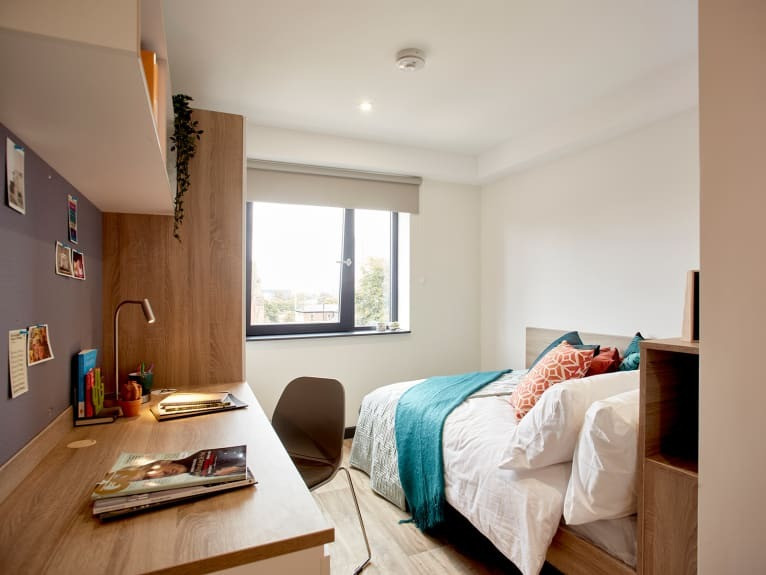Attic En-Suite - Eden Square - Gallery - 4