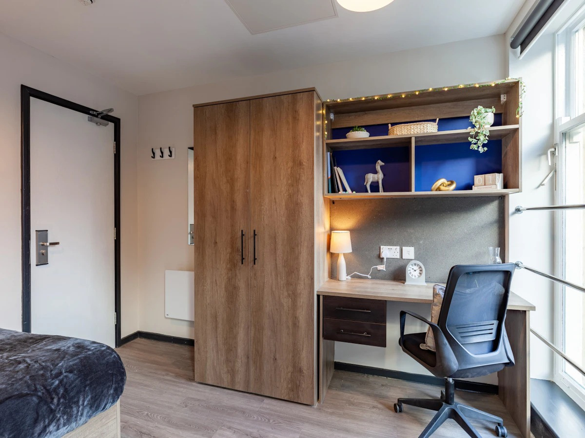  Deluxe En-Suite  -  The Leather Works  - Gallery -  6