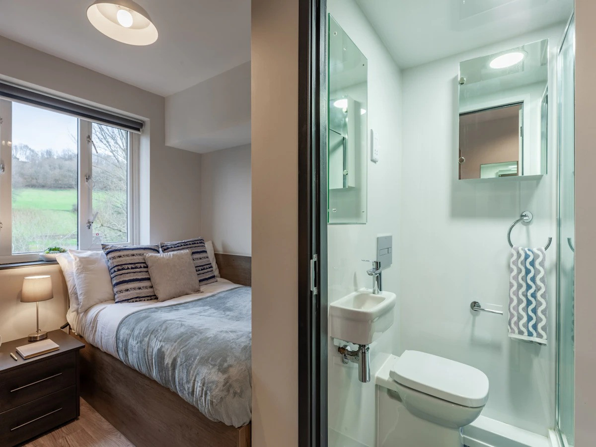 Large En-Suite  -  The Leather Works  - Gallery -  6