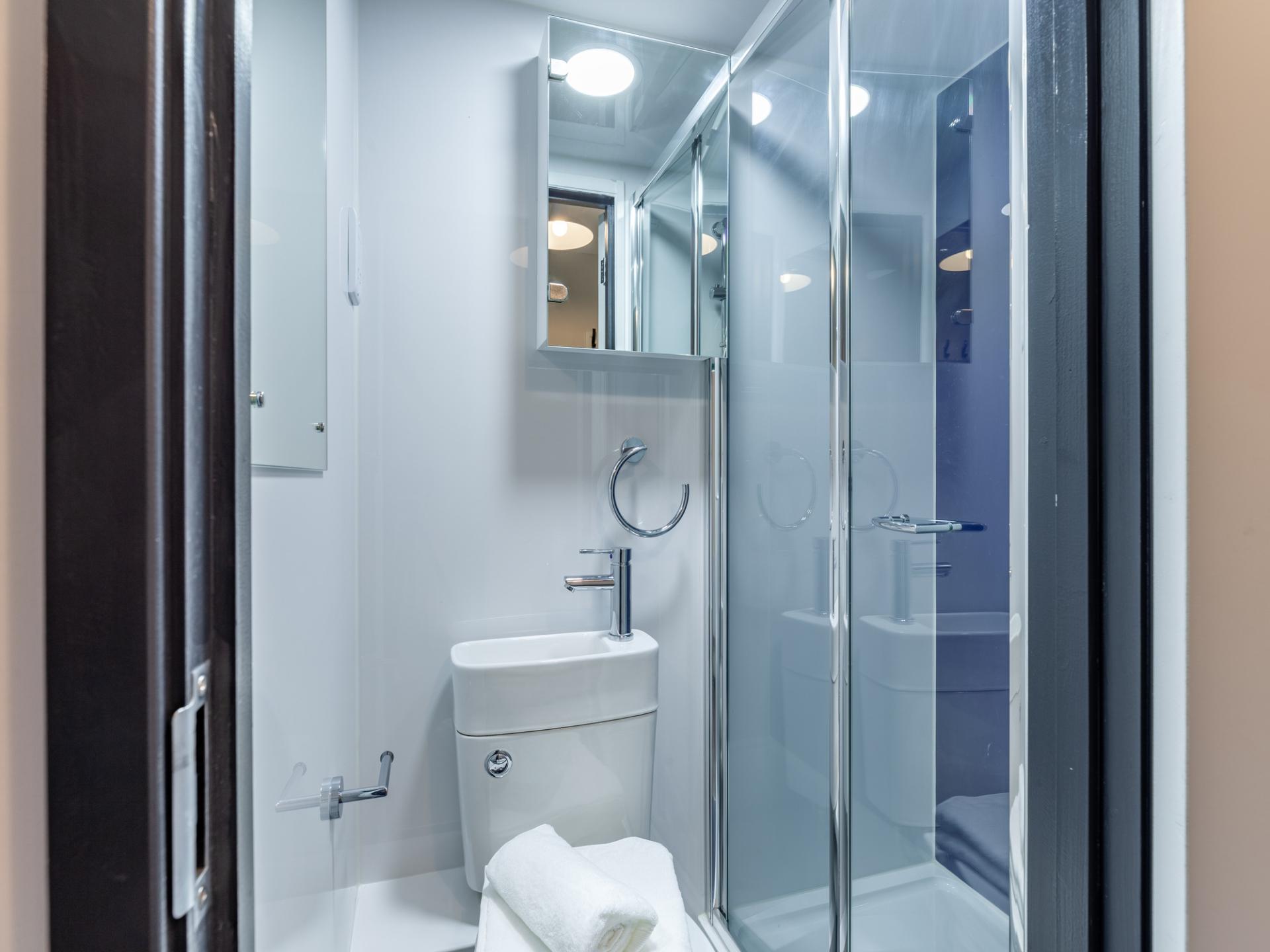 Standard En-Suite - 11