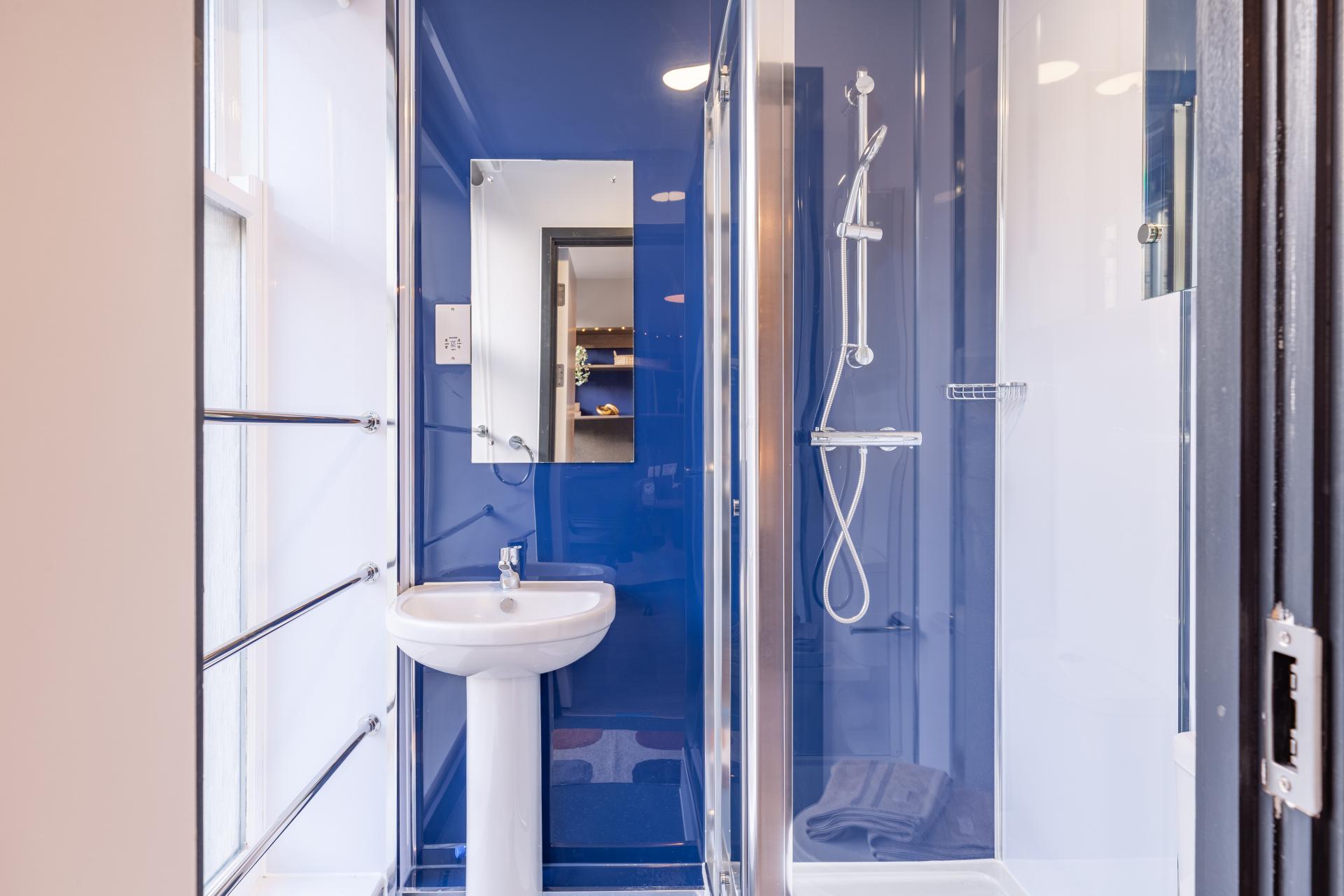  Deluxe En-Suite - LAU  -  The Leather Works  - Gallery -  3