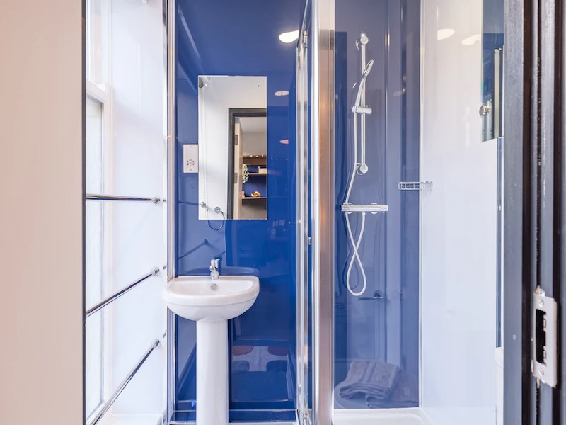 Deluxe Ensuite - The Leather Works - Gallery - 4