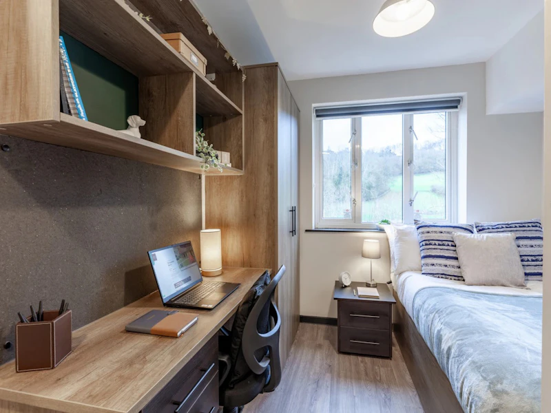 Large Ensuite - The Leather Works - Gallery - 1