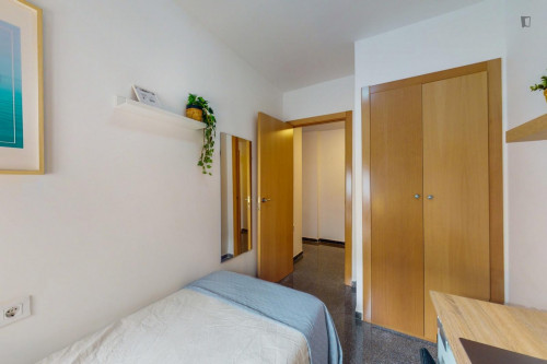 Cozy single bedroom in a property with balcony