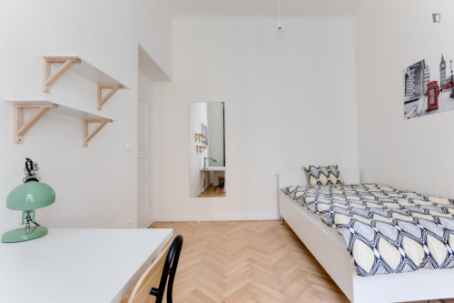 Snug single bedroom close to Nový Smíchov Shopping Centre