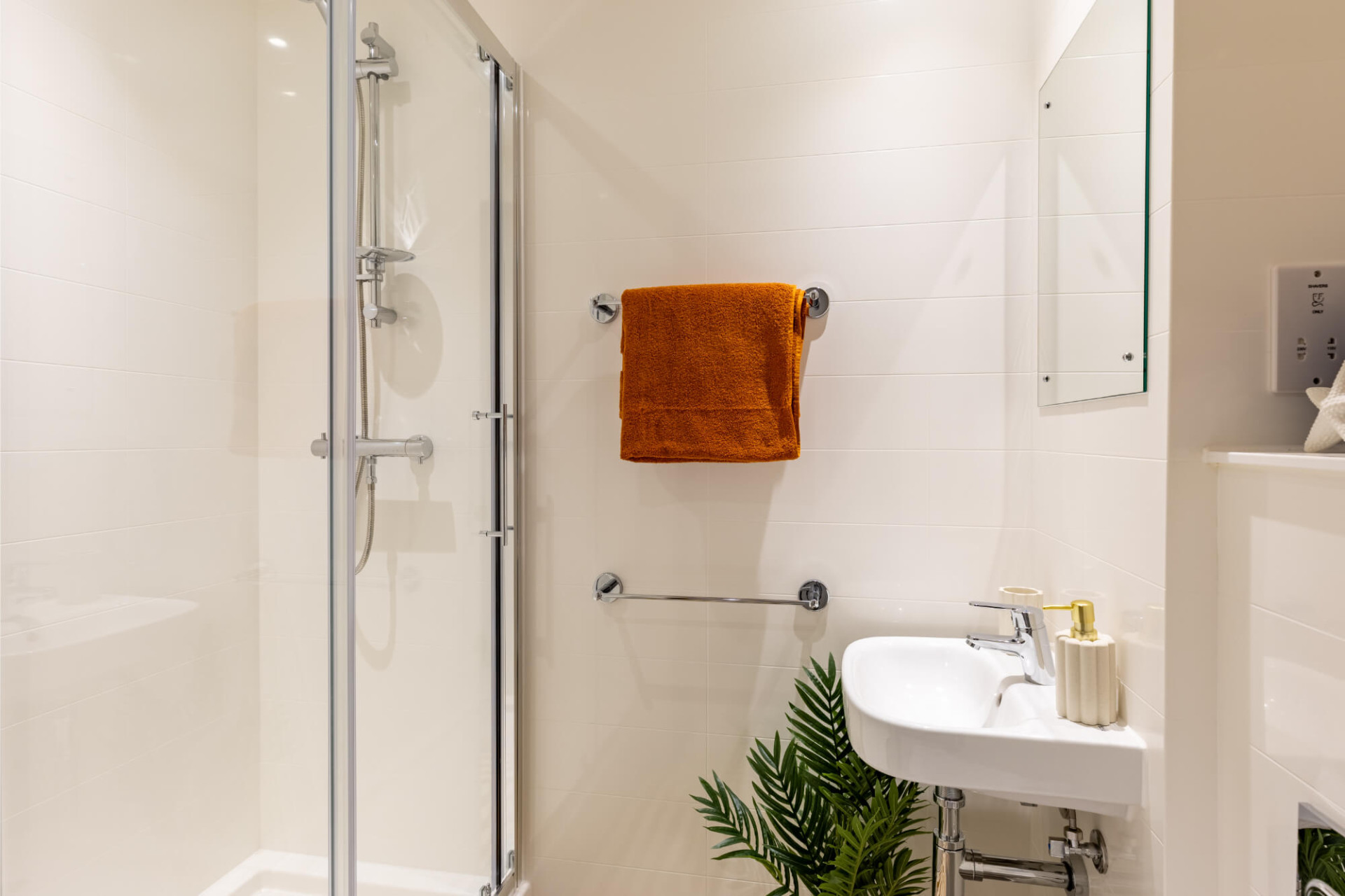  Classic En-Suite  -  The Port On The Square  - Gallery -  44