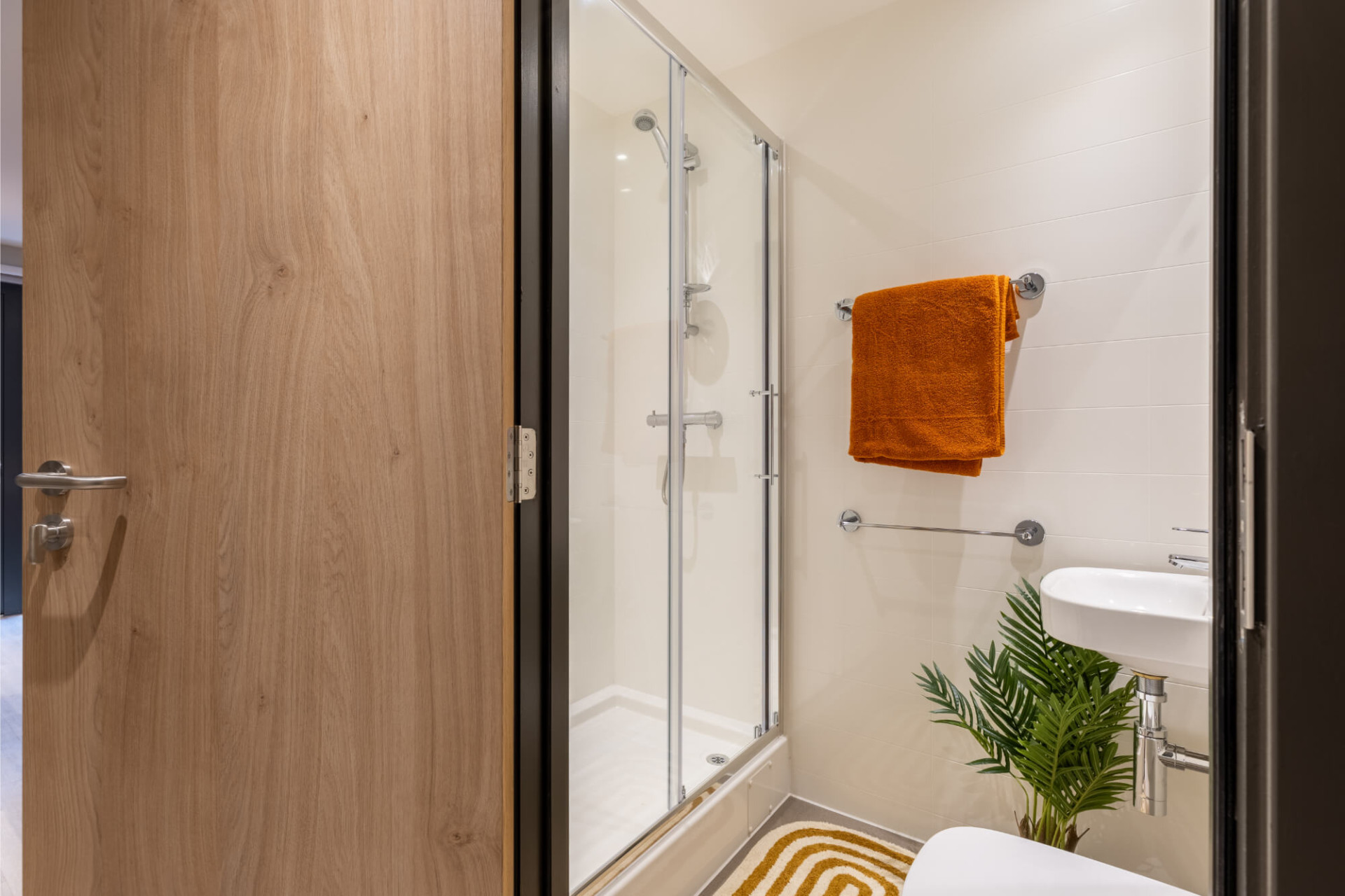  Classic En-Suite  -  The Port On The Square  - Gallery -  11