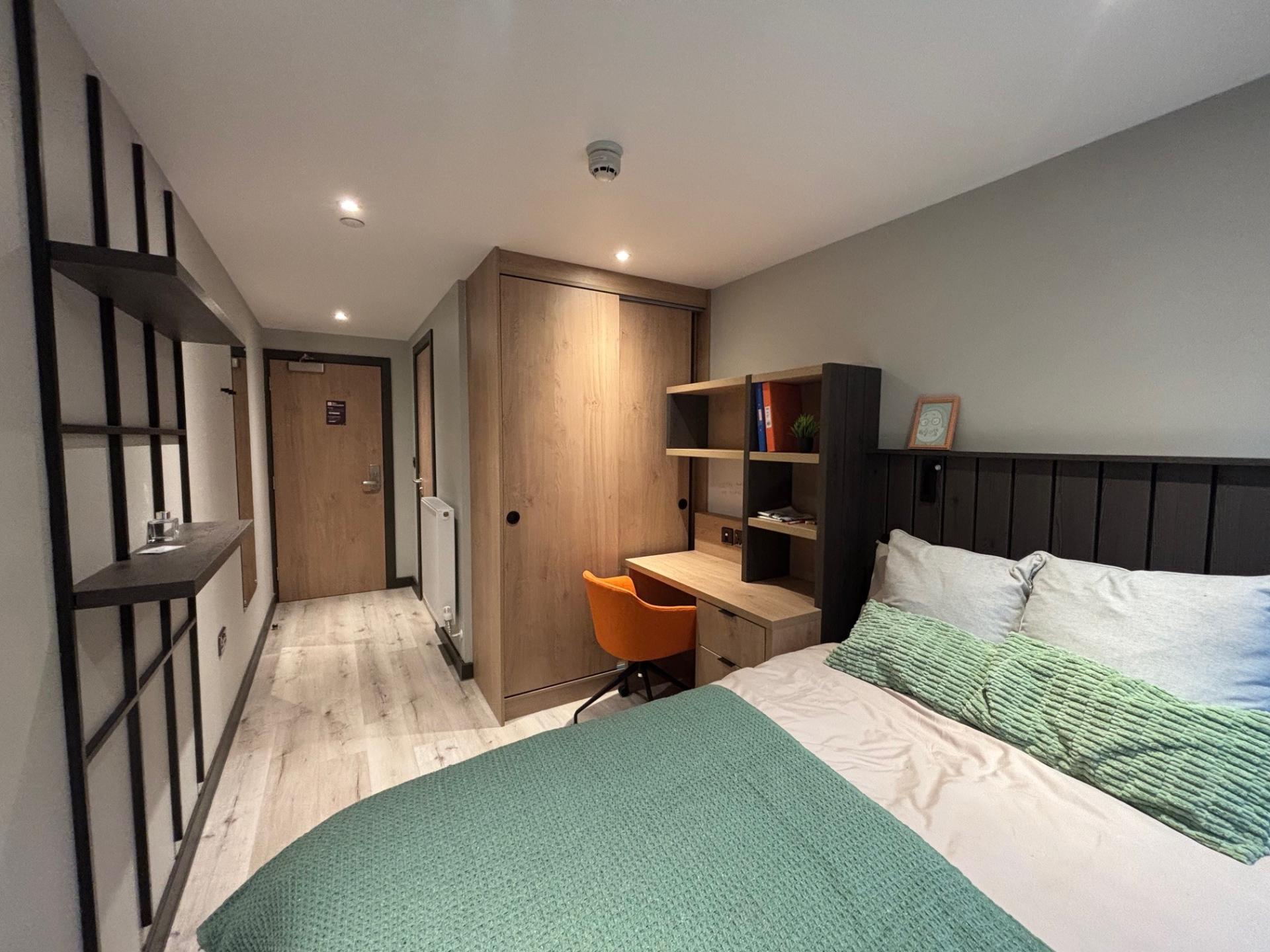  Modern Classic En-Suite  -  The Port On The Square  - Gallery -  1