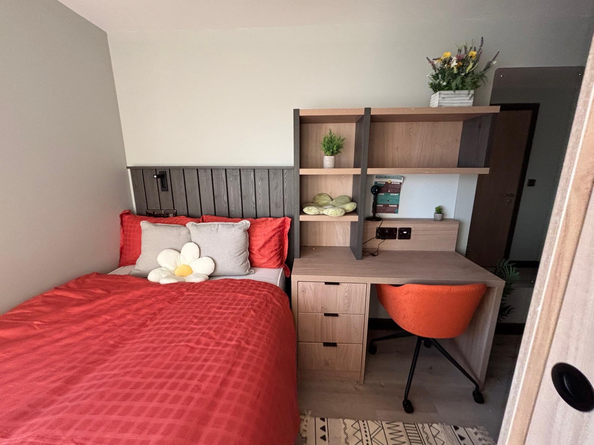  Modern Standard En-Suite  -  The Port On The Square  - Gallery -  25