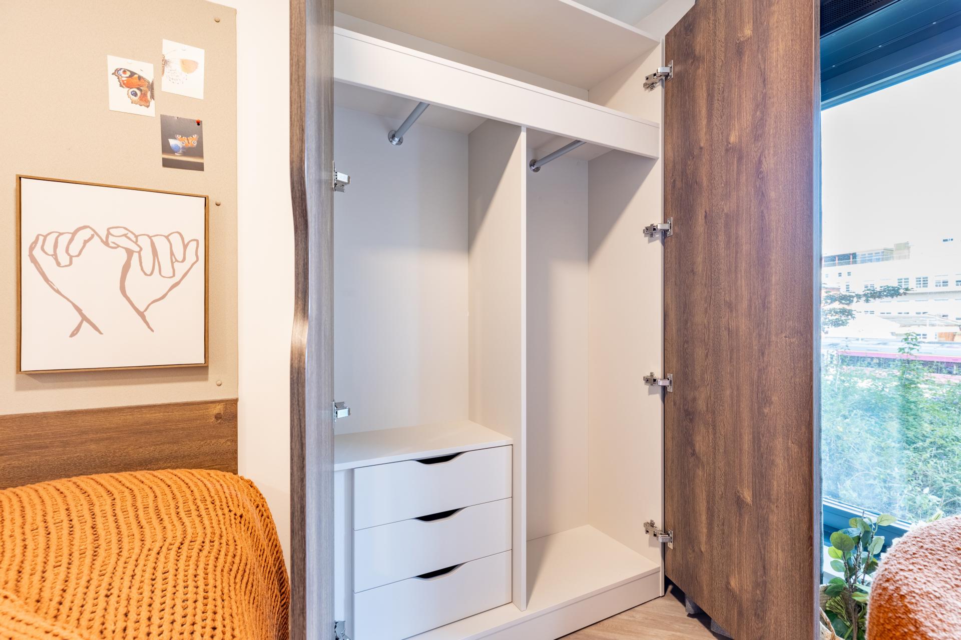  Penthouse En-Suite  -  The Place  - Gallery -  3
