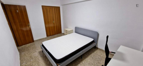 Appealing double bedroom near Parc del Viaducte