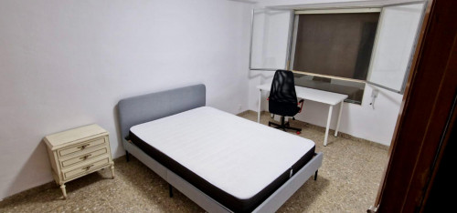 Appealing double bedroom near Parc del Viaducte