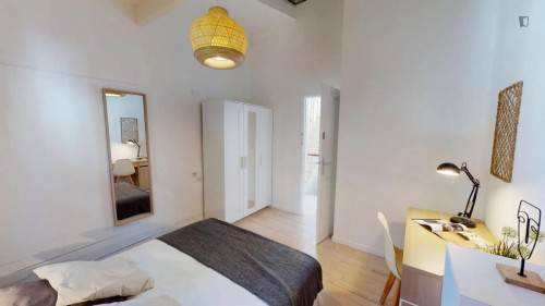 Inviting double bedroom in Levallois-Perret