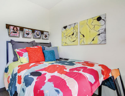 University Village - Gallery - 16