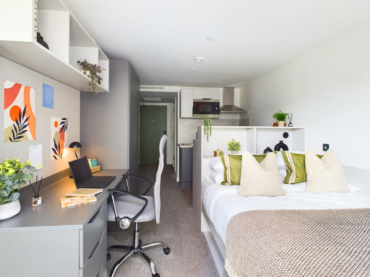  Silver Studio  -  The Edge  - Gallery -  3