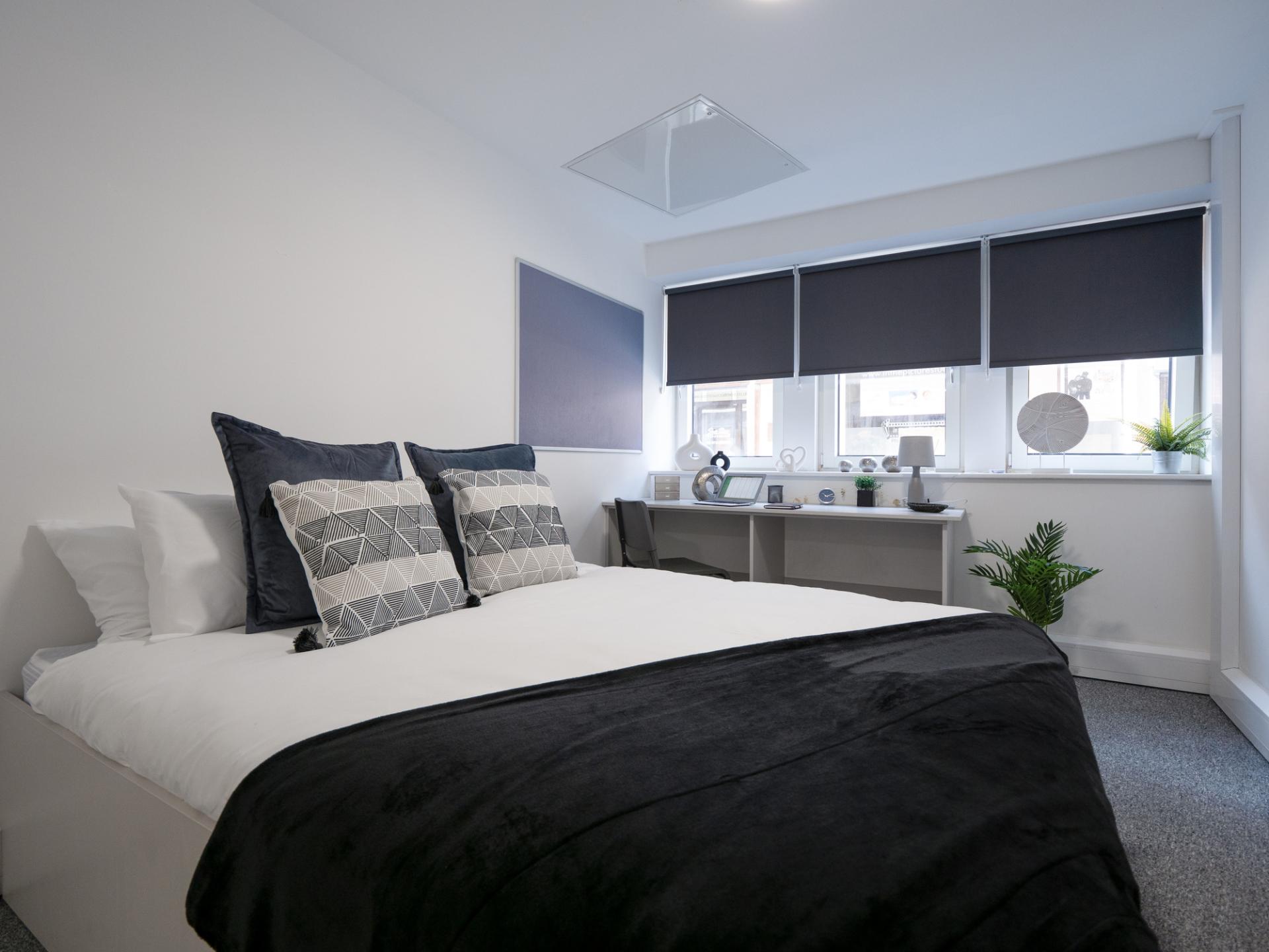  Silver En-Suite  -  The Paper Works  - Gallery -  7