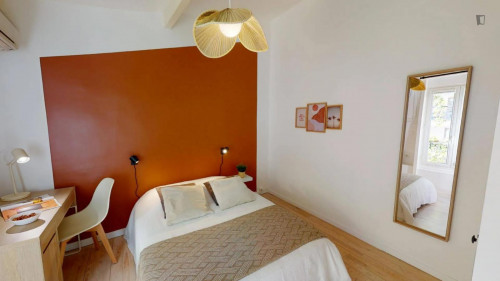 Welcoming double bedroom in Levallois-Perret