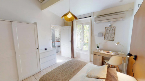 Welcoming double bedroom in Levallois-Perret