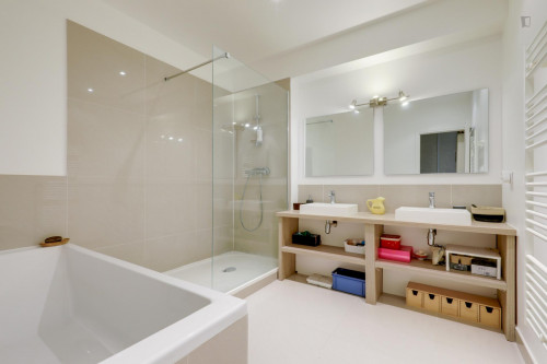 1-bedroom apartment with furniture